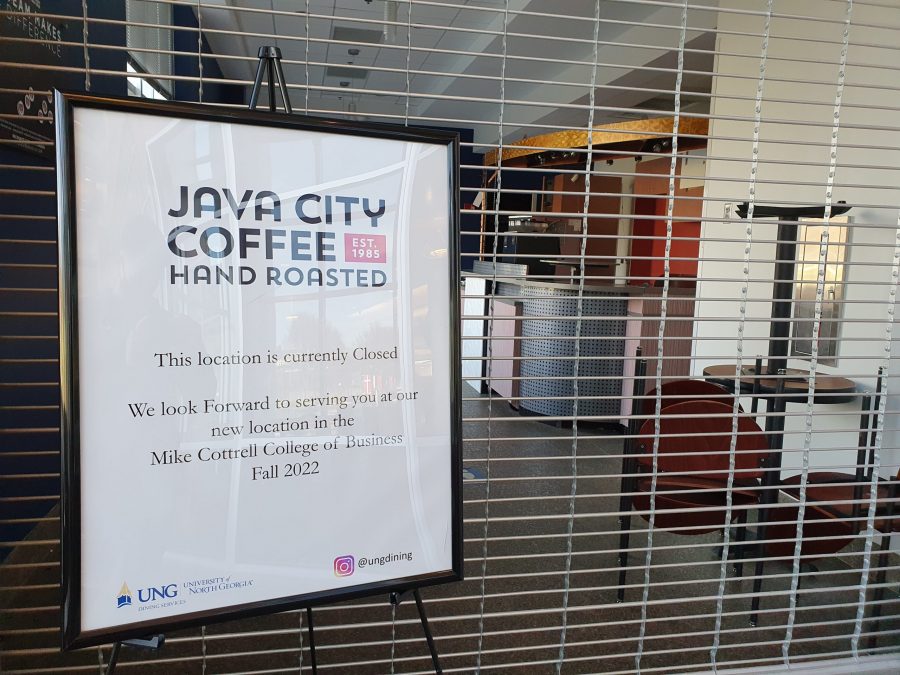 Closing sign up and shutter down at Java City. Photo by Junhyuk Ko
