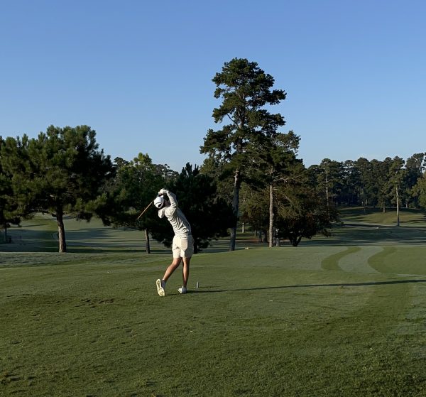 Noah Zediker tees off on hole one for round three. Photo by Braydi Burnett