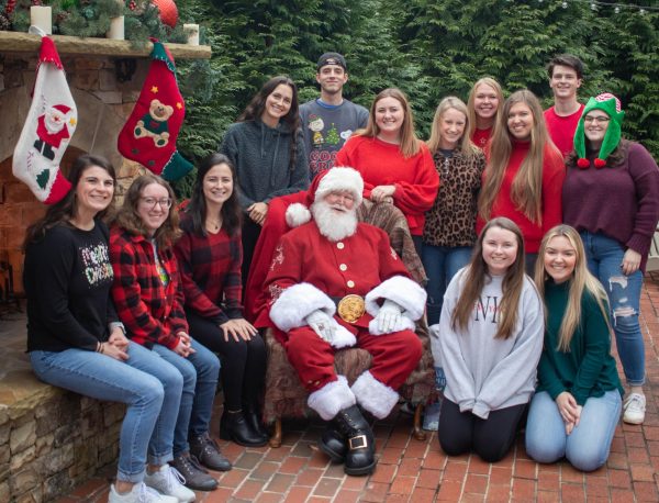 Santa with students. Photo by UNG Office of Alumni