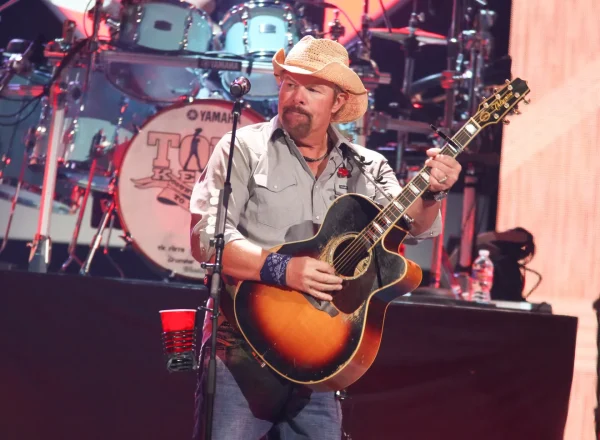 Country Music Star Toby Keith passes away peacefully at 62