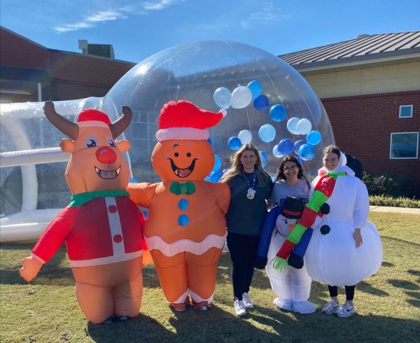 Nighthawks Entertainment created a winter wonderland on the quad for students before they take on final exams. 