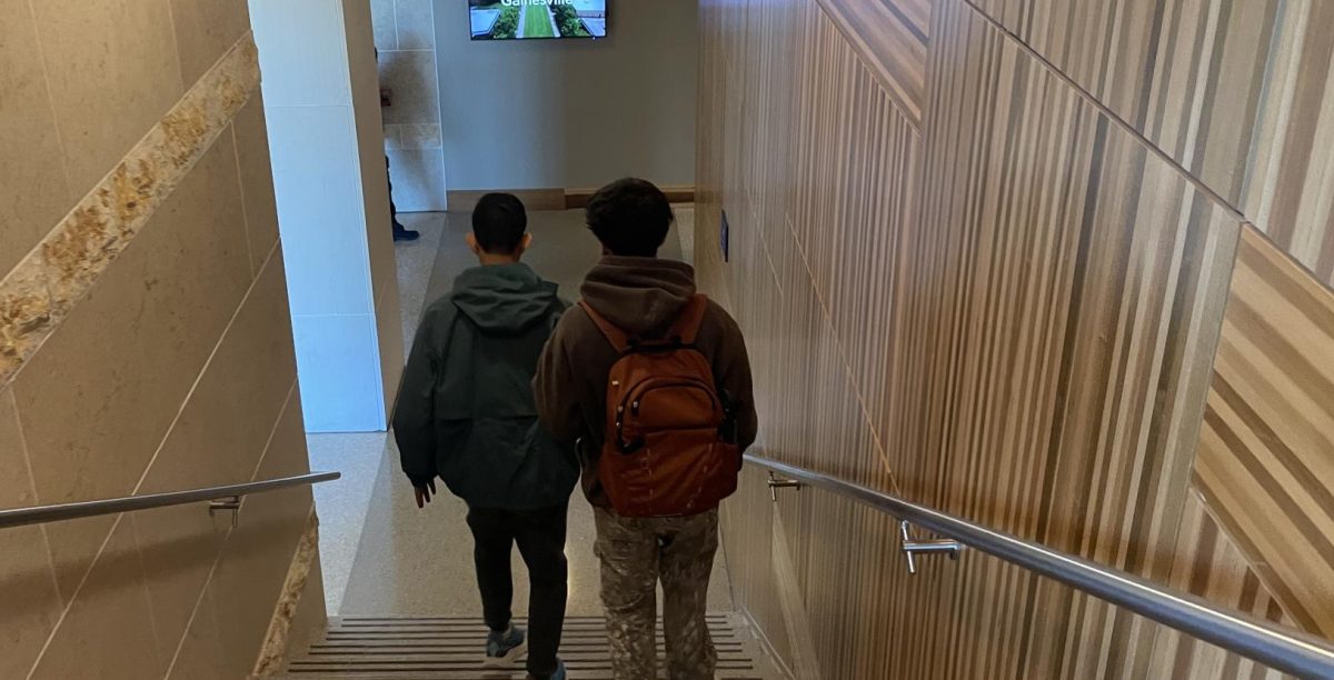Students walking after classes in Nesbitt.